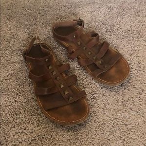 American Eagle brown strappy sandals